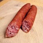 Fleischverkauf: geräucherte Mettwurst vom Sauerländer Landschwein